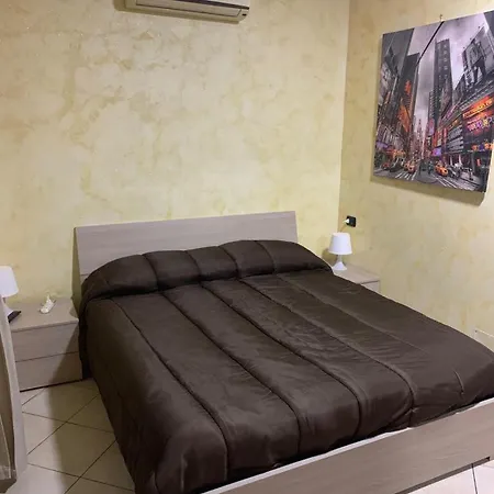 Airport Bedroom House Bed & Breakfast