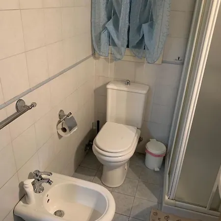 Airport Bedroom House Bed & Breakfast 3*