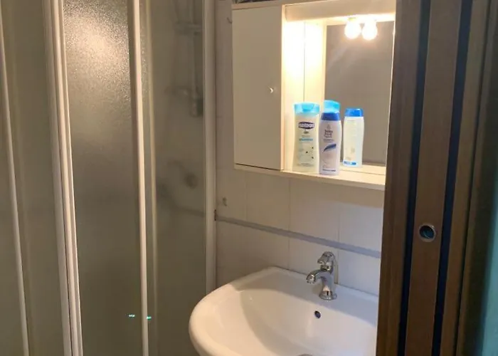 Bed & Breakfast Airport Bedroom House Katánie