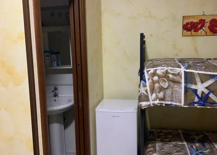 Airport Bedroom House Bed & Breakfast